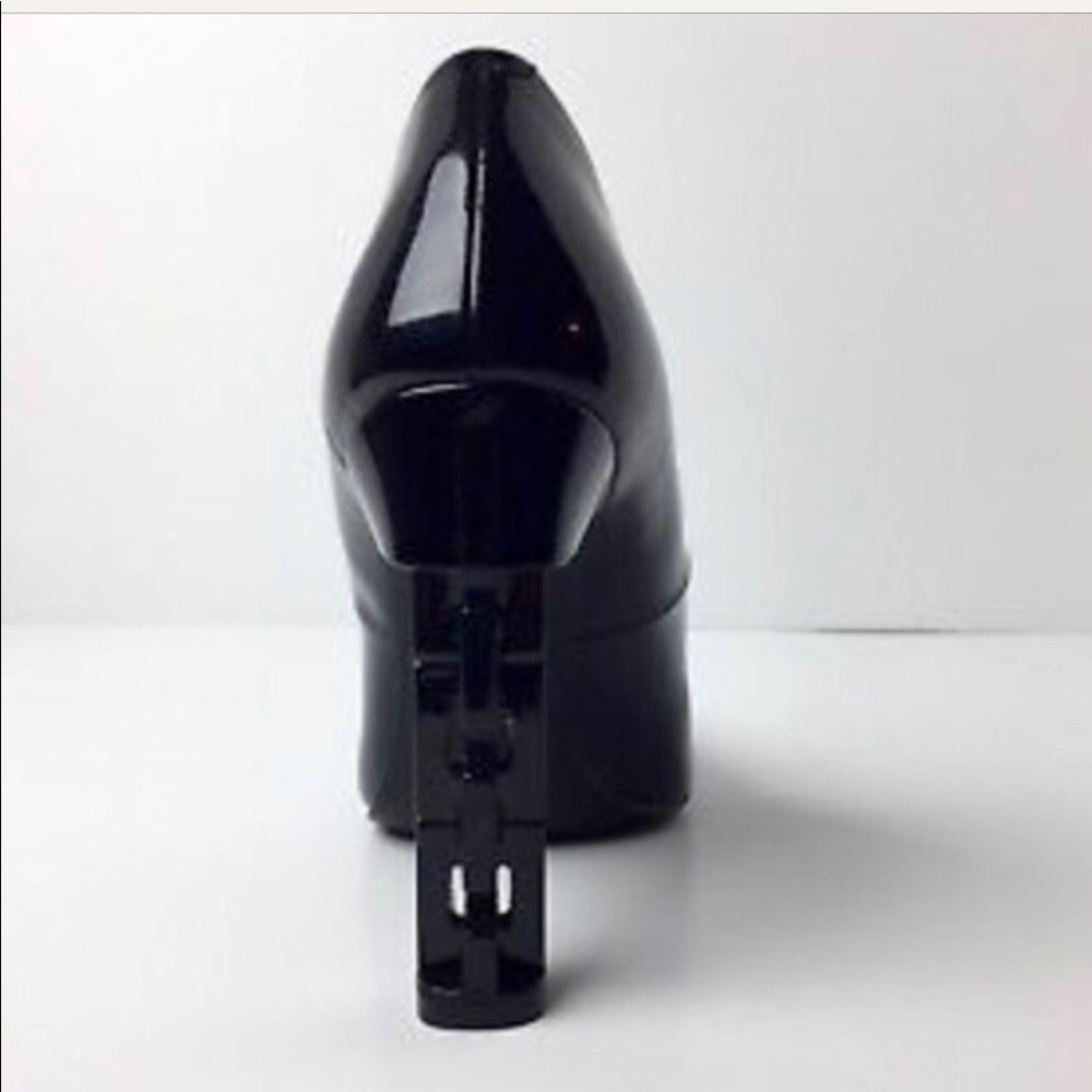 Katy Perry Suzanne Pump